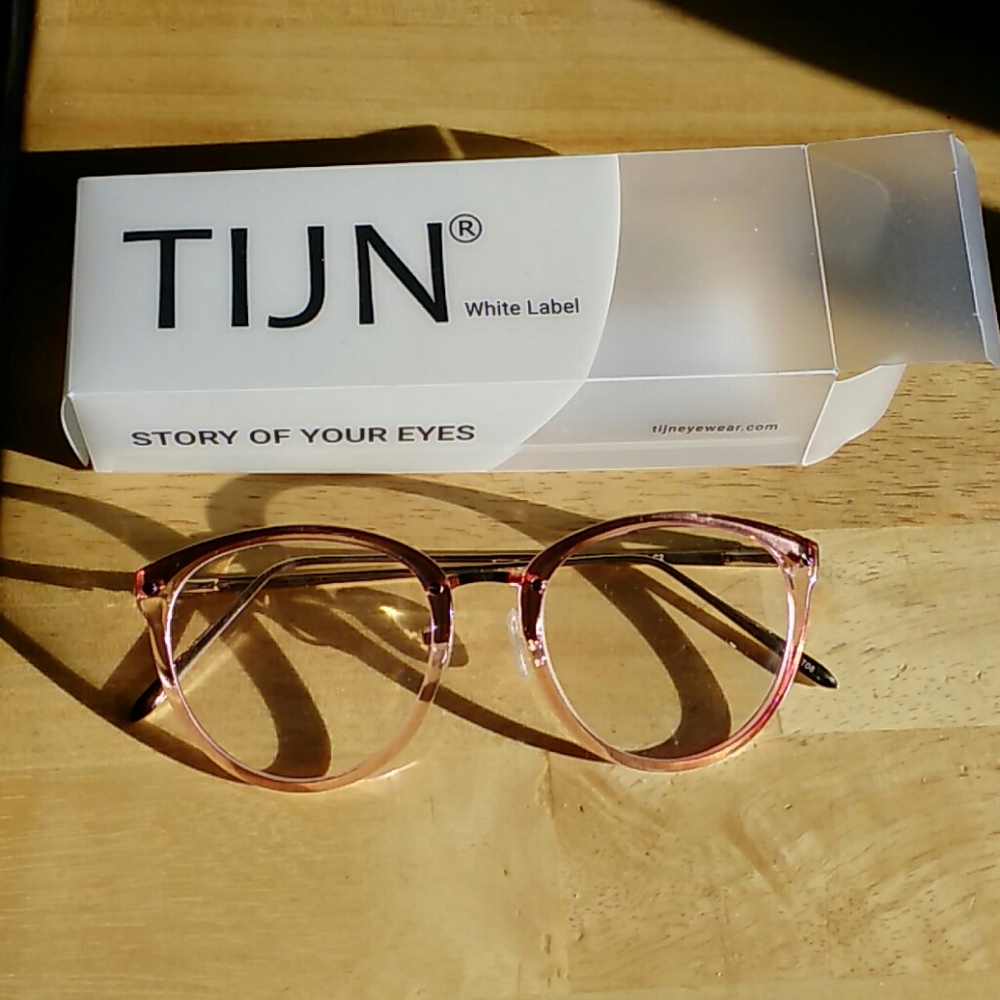 NWOT TIJN Pink eyeglasses